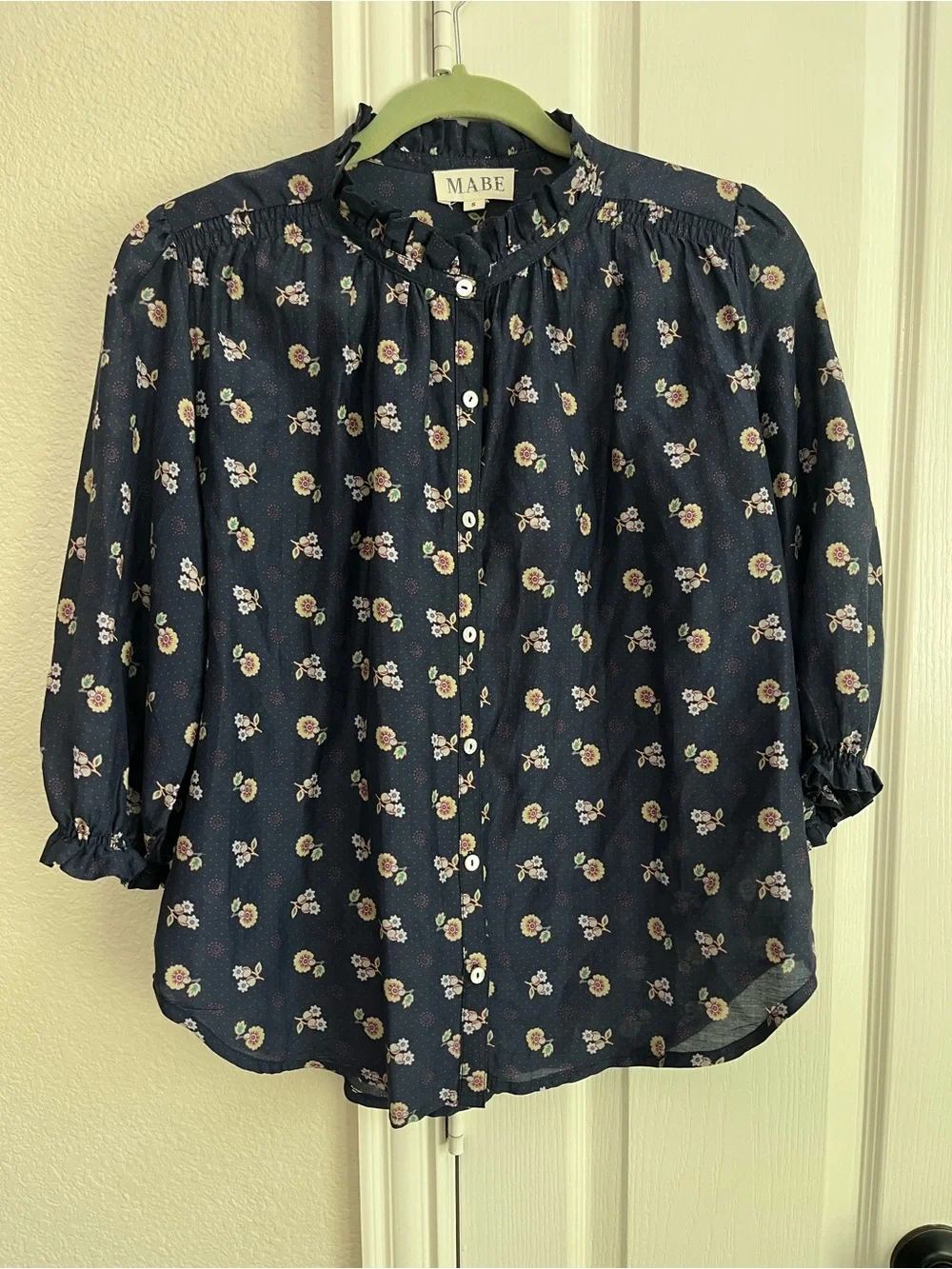 M.A.B.E Dulce Top Navy Blue Floral Button-Front Blouse size small - Picture 2 of 8